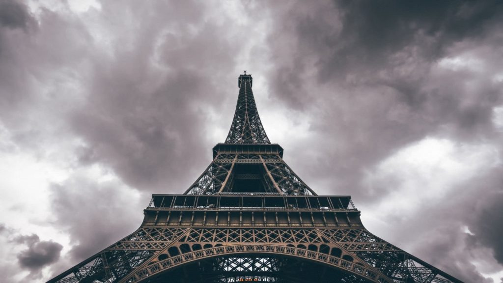 Black and white Eiffel Tower desktop wallpaper