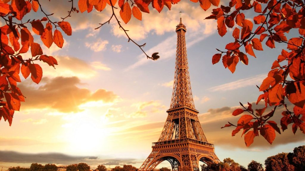 Eiffel Tower bokeh effect desktop wallpaper