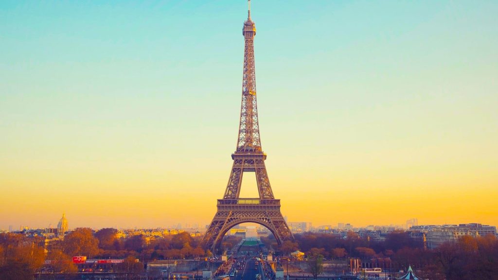 Eiffel Tower during sunset 4k desktop wallpaper