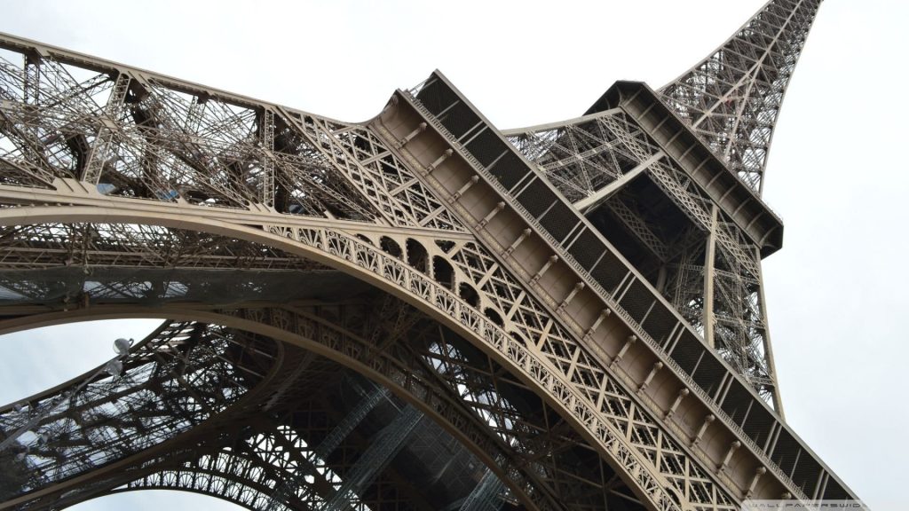 Eiffel Tower with quotes about Paris desktop wallpaper