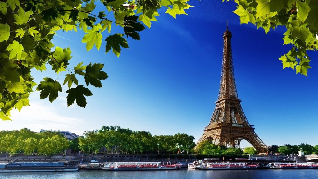 Paris cityscape with Eiffel Tower desktop wallpaper